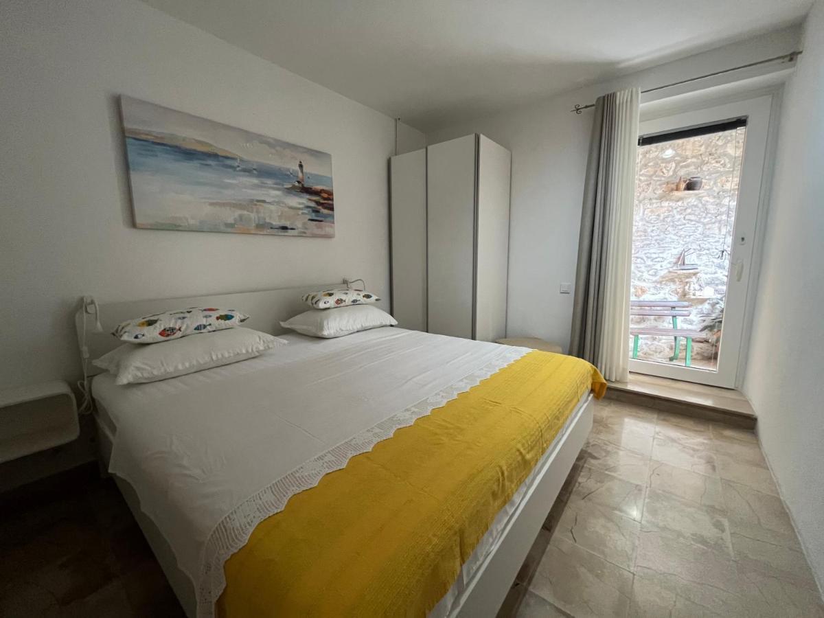 Apartment Get Supetar Exterior photo